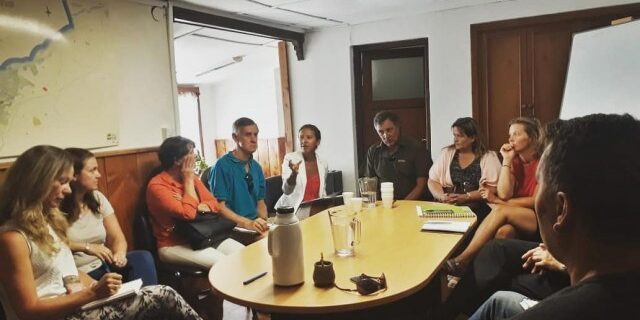 REUNION-CON-FORO-BARRIOS-DEL-ESTE-POR-FALTA-DE-AGUA-DPA-ARSA-2-640×360